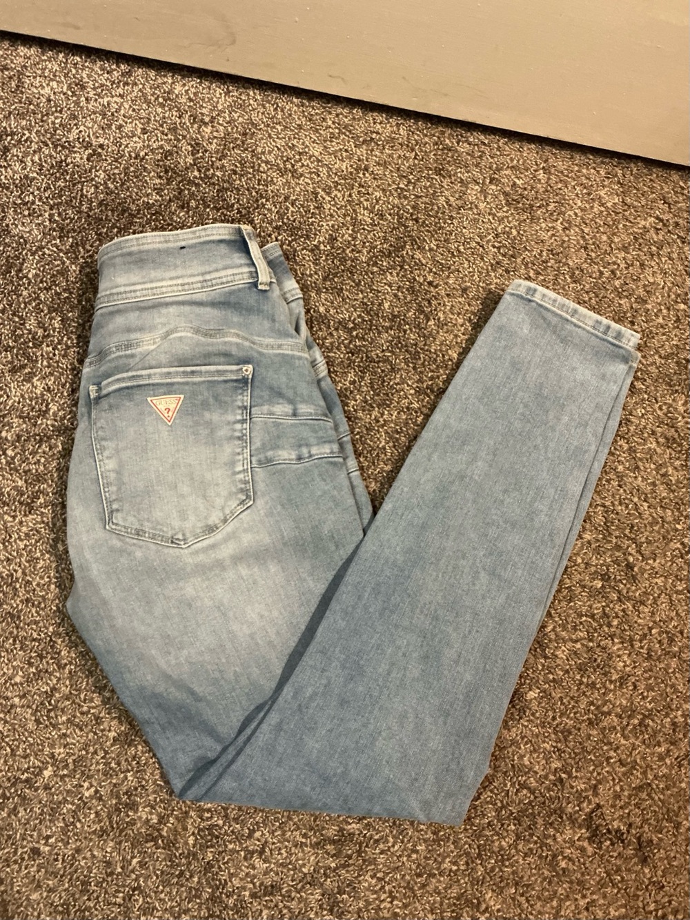 Guess skinny high waist shape up Jeans 30 light wash